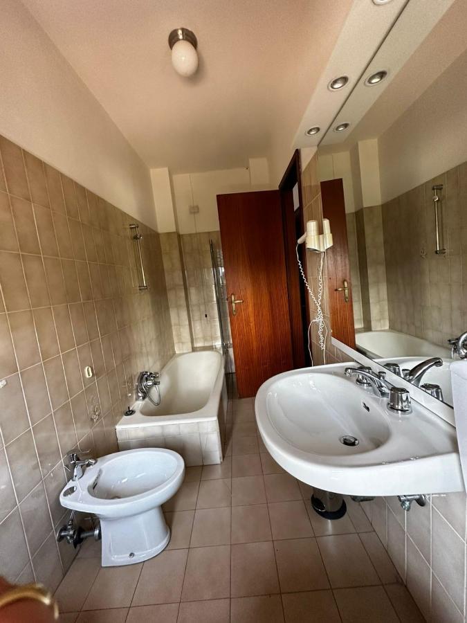 Hotel La Pineta Карара Екстериор снимка