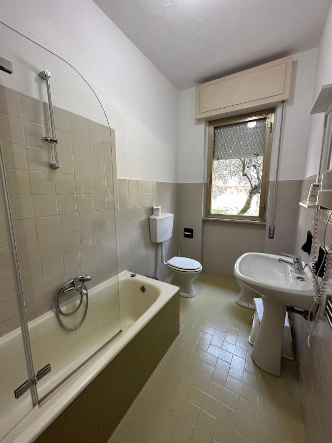 Hotel La Pineta Карара Екстериор снимка