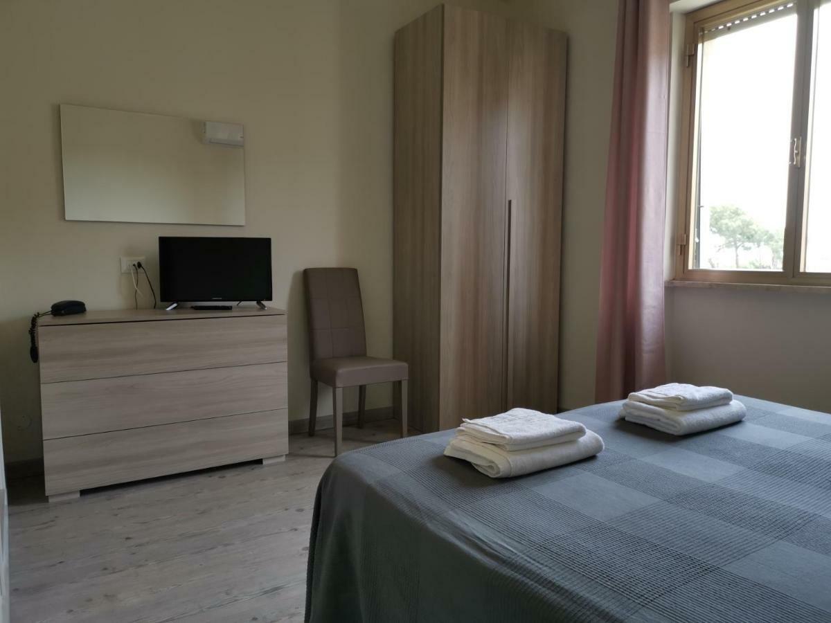 Hotel La Pineta Карара Екстериор снимка