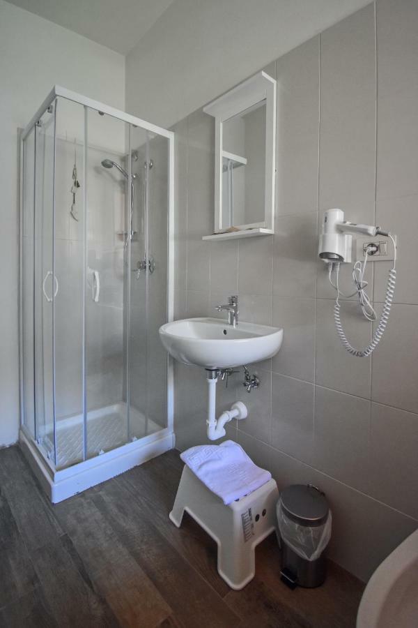 Hotel La Pineta Карара Екстериор снимка