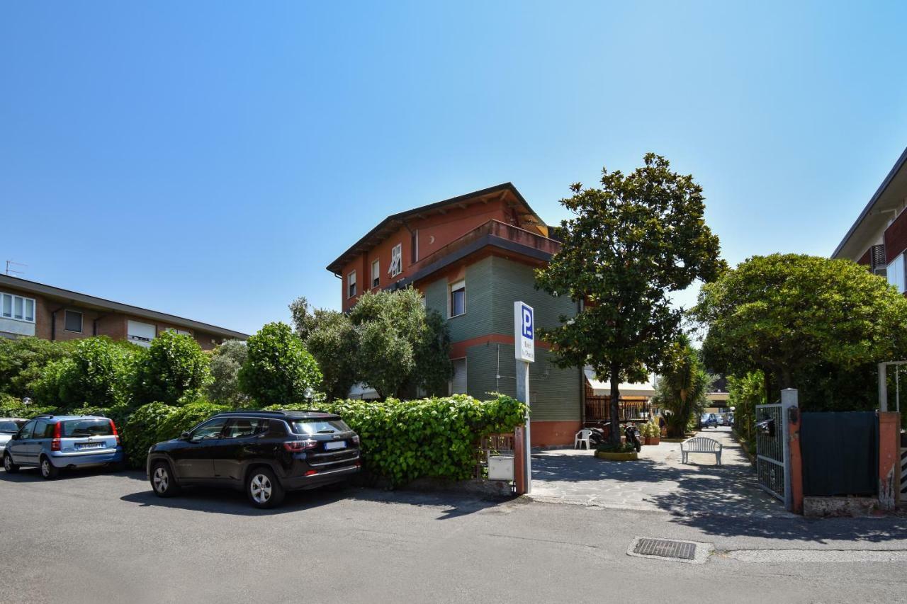 Hotel La Pineta Карара Екстериор снимка